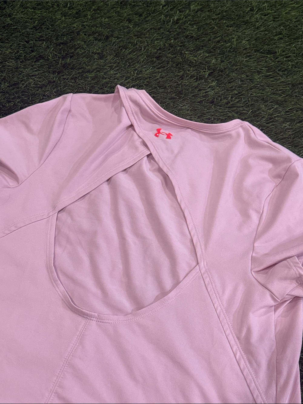 Under Armour Yoga Shirt with Open Back - Picture 4 of 4